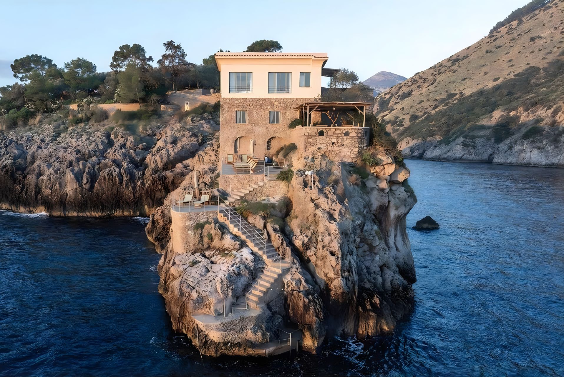 Isola Isca cliff view